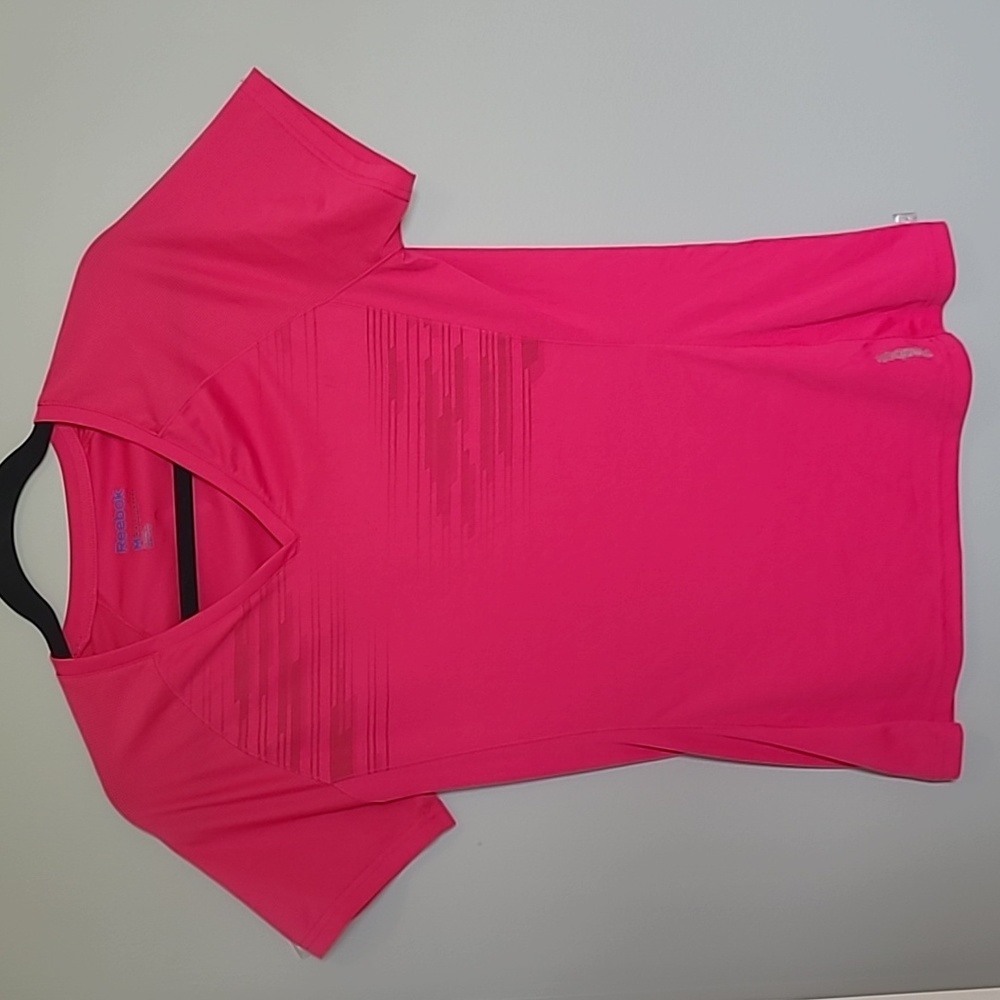 𝅺Reebok Pink Short Sleeve Active Tee medium